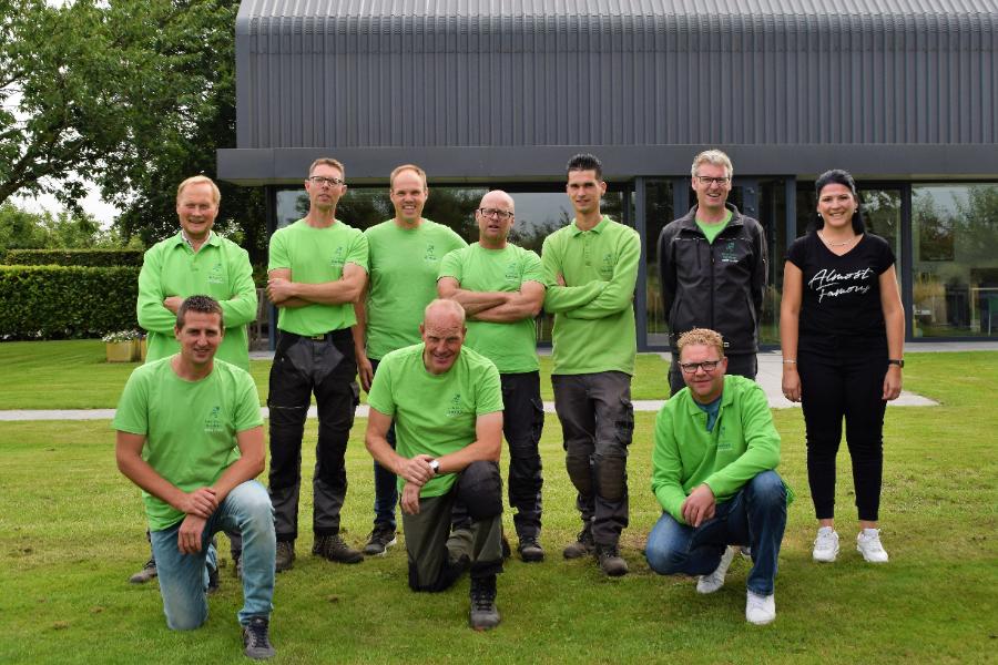 teamfoto dutch quality gardens mocking hoveniers teamfoto dutch quality gardens mocking hoveniers