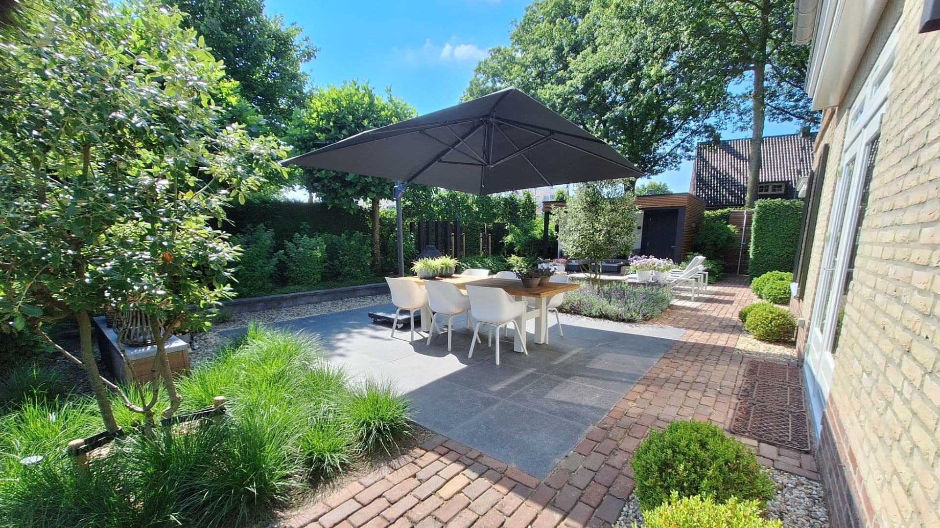 Relaxtuin bij vrijstaande woning in Wijchen - Dutch Quality Gardens Van Ooijen's Hoveniers