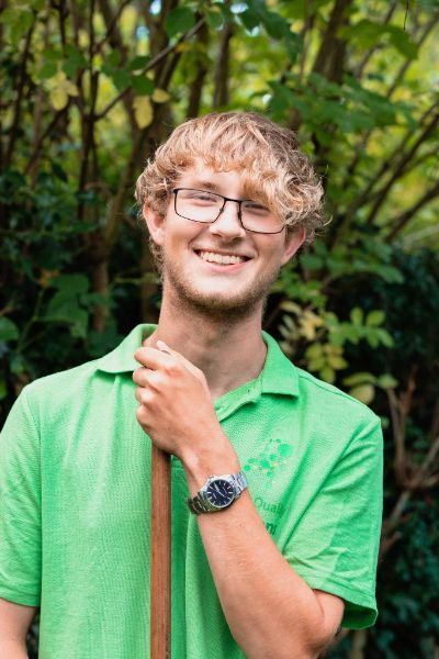 raphael de witte leerling hovenier bij bosman tuinadvies