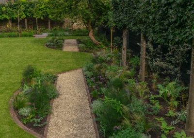 Achtertuin bij monumentale boerderij - Aangelegd door Dutch Quality Gardens Van Ooijen's Hoveniers