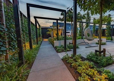 moderne tuin met watertafel dutch quality gardens mocking hoveniers 4