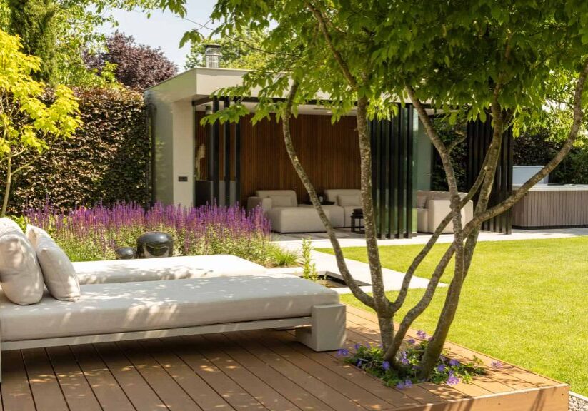 moderne tuin bij karaktervolle dijkwoning sparq tuinen aangesloten bij dutch quality gardens (1)